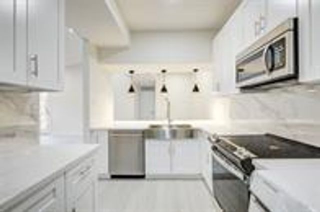 2001 Bering Drive 8J, Houston, TX 77057