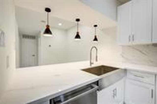 2001 Bering Drive 8J, Houston, TX 77057