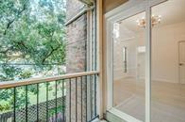 2001 Bering Drive 8J, Houston, TX 77057