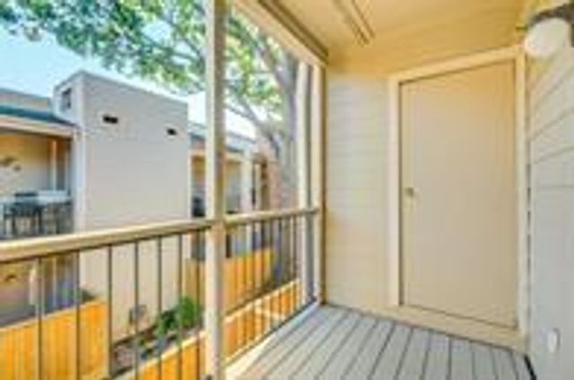 2001 Bering Drive 8J, Houston, TX 77057