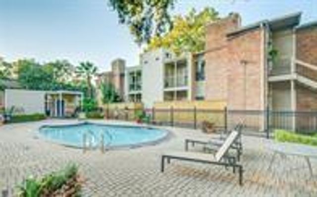 2001 Bering Drive 8J, Houston, TX 77057