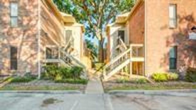 2001 Bering Drive 8J, Houston, TX 77057