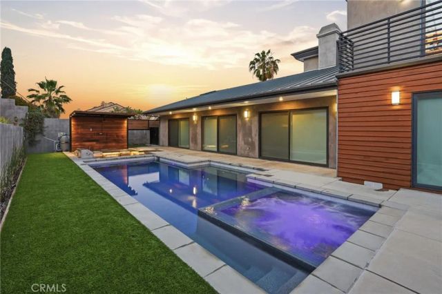4189 S Cloverdale Avenue, Los Angeles, CA 90008