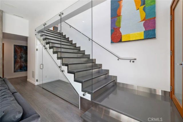 4189 S Cloverdale Avenue, Los Angeles, CA 90008