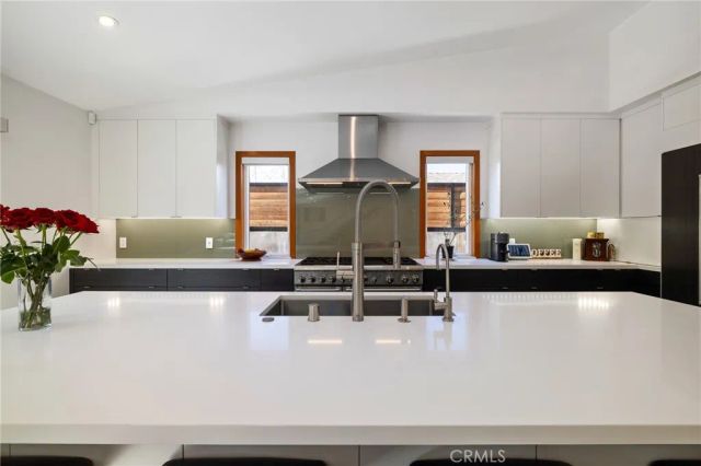 4189 S Cloverdale Avenue, Los Angeles, CA 90008