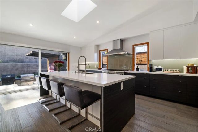 4189 S Cloverdale Avenue, Los Angeles, CA 90008