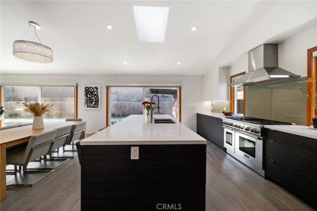 4189 S Cloverdale Avenue, Los Angeles, CA 90008