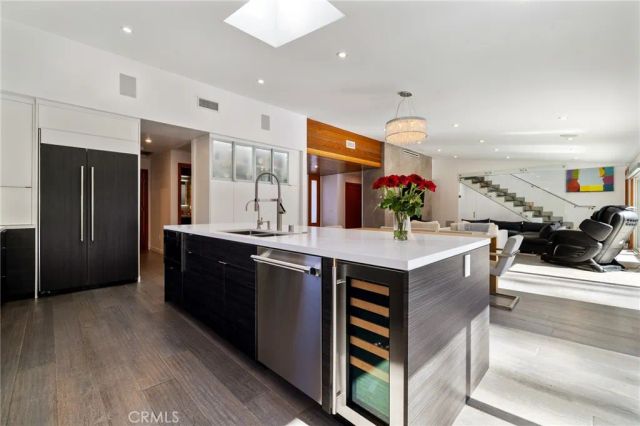 4189 S Cloverdale Avenue, Los Angeles, CA 90008