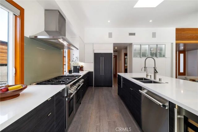 4189 S Cloverdale Avenue, Los Angeles, CA 90008