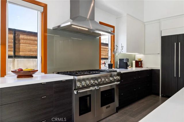 4189 S Cloverdale Avenue, Los Angeles, CA 90008
