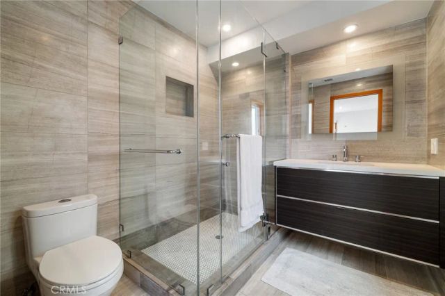 4189 S Cloverdale Avenue, Los Angeles, CA 90008