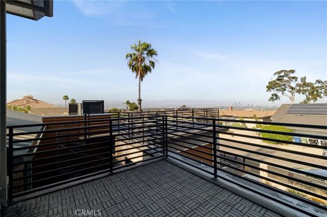 4189 S Cloverdale Avenue, Los Angeles, CA 90008