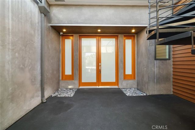 4189 S Cloverdale Avenue, Los Angeles, CA 90008