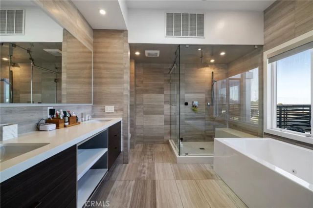 4189 S Cloverdale Avenue, Los Angeles, CA 90008