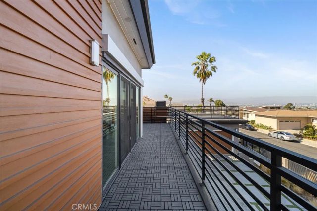 4189 S Cloverdale Avenue, Los Angeles, CA 90008