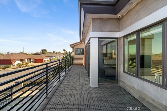 4189 S Cloverdale Avenue, Los Angeles, CA 90008