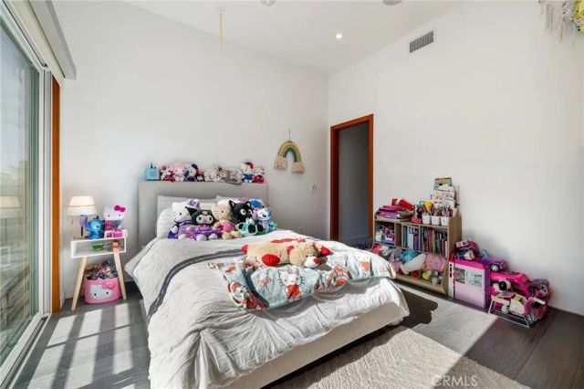 4189 S Cloverdale Avenue, Los Angeles, CA 90008