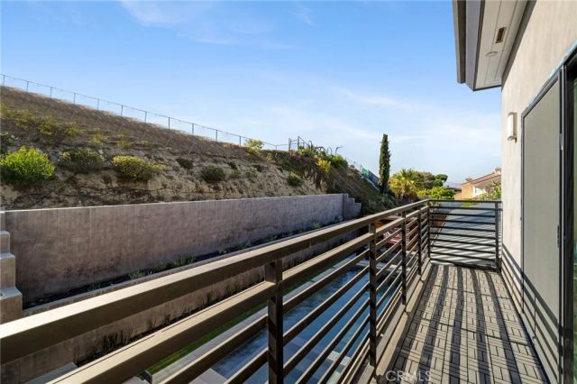 4189 S Cloverdale Avenue, Los Angeles, CA 90008