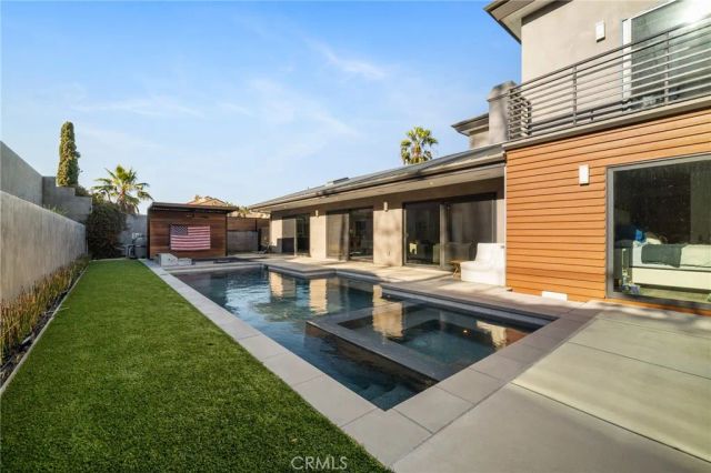 4189 S Cloverdale Avenue, Los Angeles, CA 90008