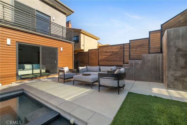 4189 S Cloverdale Avenue, Los Angeles, CA 90008