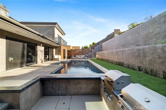 4189 S Cloverdale Avenue, Los Angeles, CA 90008