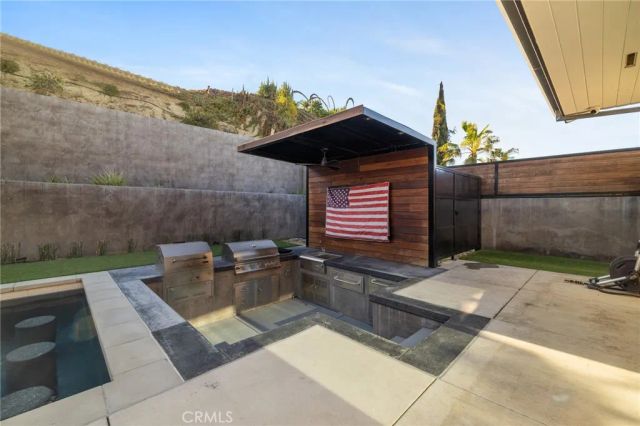 4189 S Cloverdale Avenue, Los Angeles, CA 90008