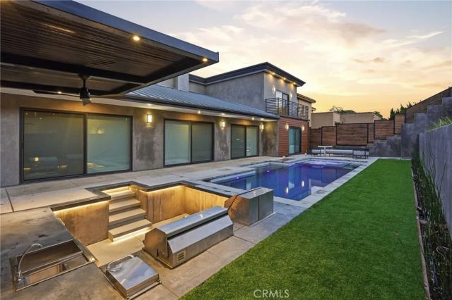 4189 S Cloverdale Avenue, Los Angeles, CA 90008
