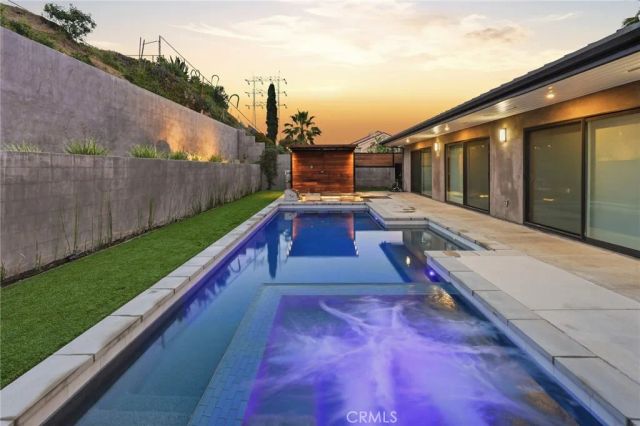 4189 S Cloverdale Avenue, Los Angeles, CA 90008