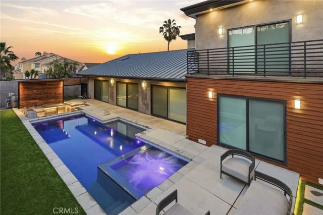 4189 S Cloverdale Avenue, Los Angeles, CA 90008