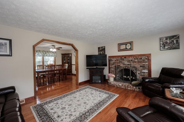6 Grace Drive, Nashua, NH 03062