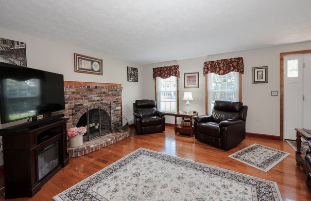 6 Grace Drive, Nashua, NH 03062