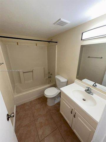 8041 Southgate Blvd H1, North Lauderdale, FL 33068