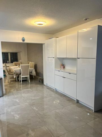 7303 NW 57th Dr, Tamarac, FL 33321