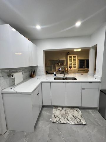 7303 NW 57th Dr, Tamarac, FL 33321