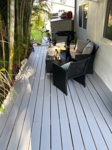 7303 NW 57th Dr, Tamarac, FL 33321