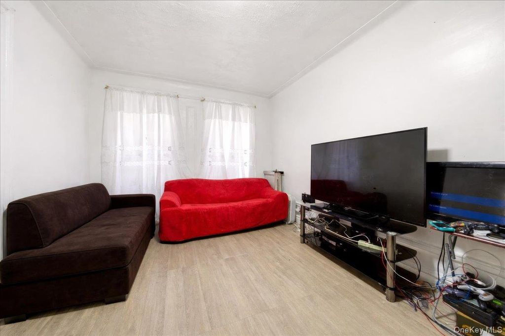 1974 Lafontaine Avenue 2E, Bronx, NY 10457 — photo 4