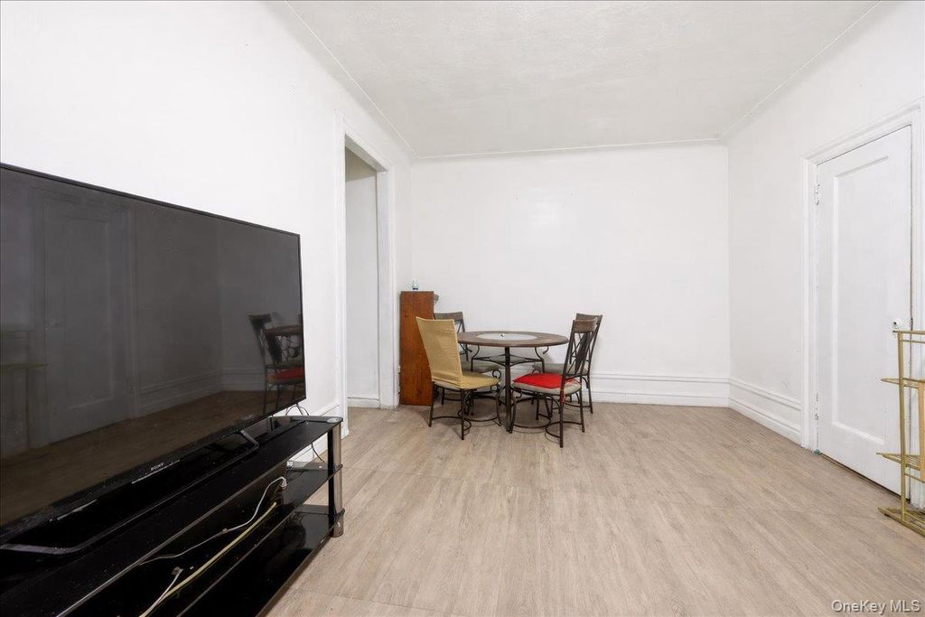 1974 Lafontaine Avenue 2E, Bronx, NY 10457 — photo 5