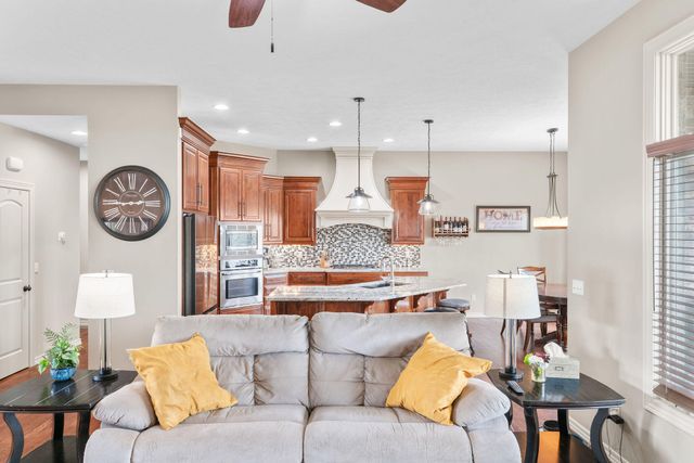 3238 S Juniper Avenue, Springfield, MO 65804