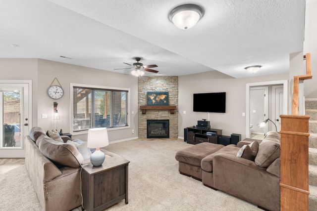 3238 S Juniper Avenue, Springfield, MO 65804