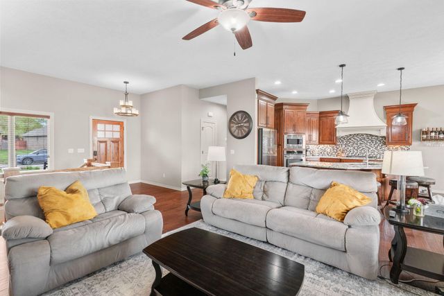 3238 S Juniper Avenue, Springfield, MO 65804
