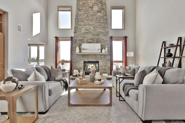 3020 Carey Heights Drive, Maplewood, MN 55109