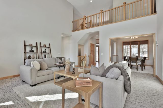 3020 Carey Heights Drive, Maplewood, MN 55109