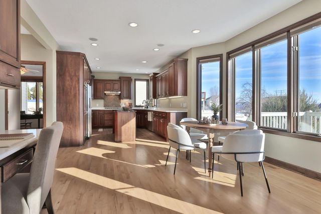 3020 Carey Heights Drive, Maplewood, MN 55109