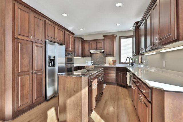 3020 Carey Heights Drive, Maplewood, MN 55109