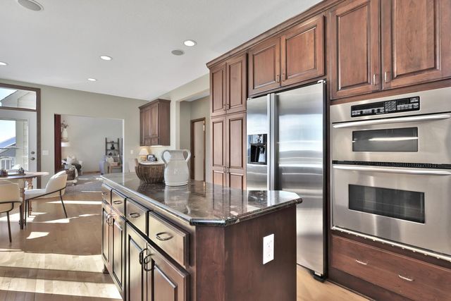 3020 Carey Heights Drive, Maplewood, MN 55109