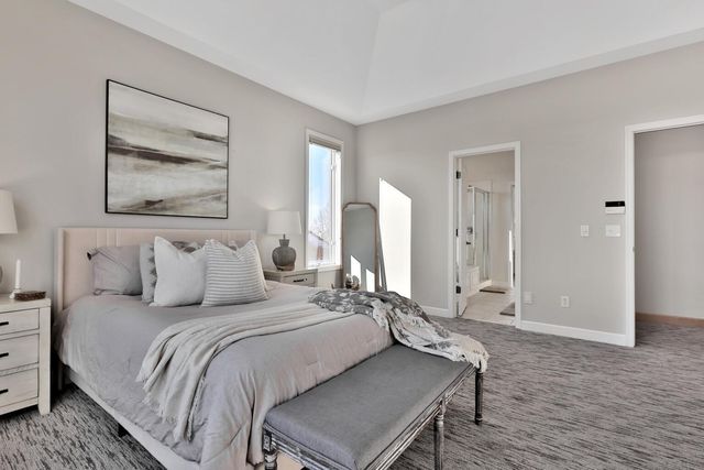 3020 Carey Heights Drive, Maplewood, MN 55109