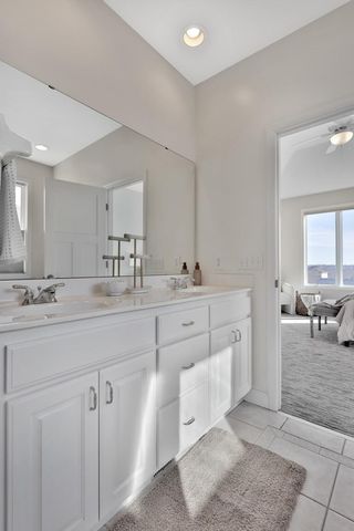 3020 Carey Heights Drive, Maplewood, MN 55109