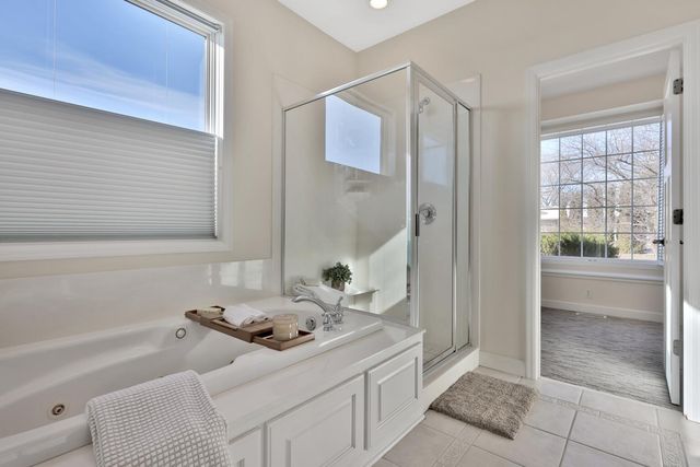 3020 Carey Heights Drive, Maplewood, MN 55109