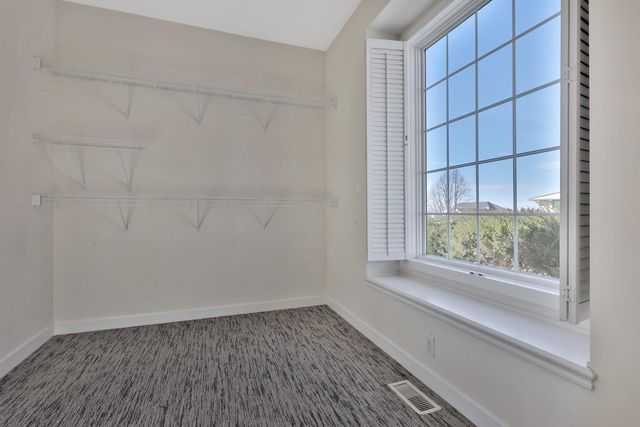 3020 Carey Heights Drive, Maplewood, MN 55109