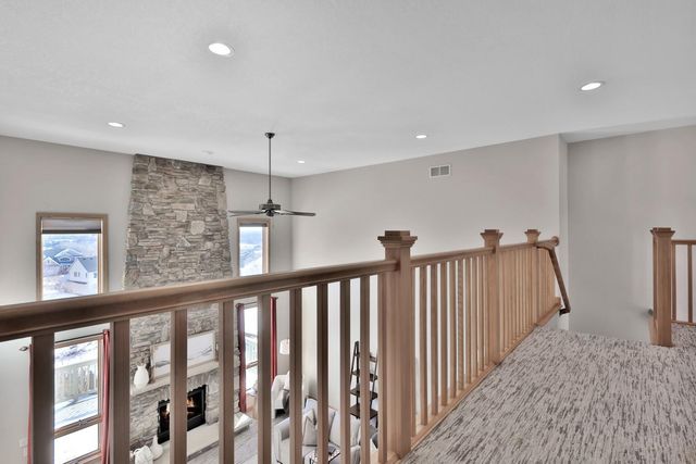 3020 Carey Heights Drive, Maplewood, MN 55109